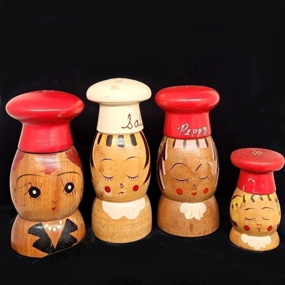 4 Vintage 1970's wood chef shakers in various shapes & sizes. Made in Ja…